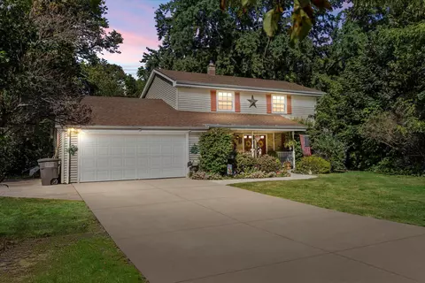 12226 W Chapman, Greenfield, WI 53228