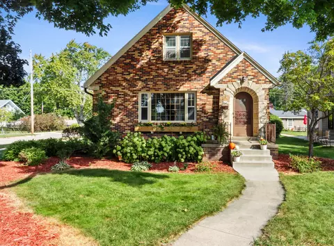 472 Orchard, Burlington, WI 53105
