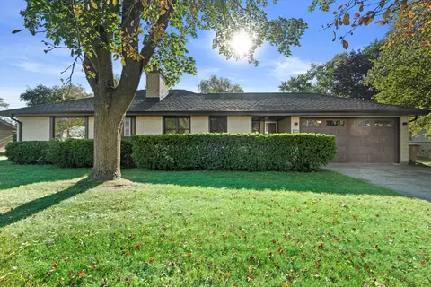 8901 N Rexleigh, Bayside, WI 53217