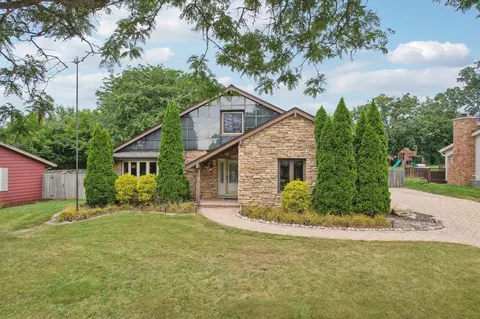 901 Canterbury, Waukesha, WI 53188
