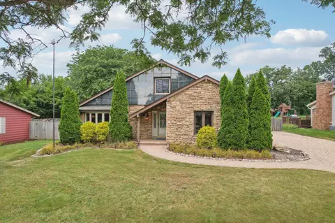 901 Canterbury, Waukesha, WI 53188