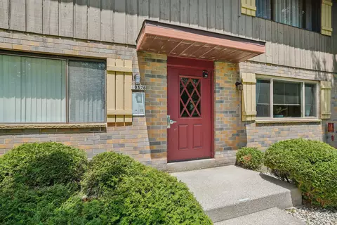 10376 W Whitnall Edge #201, Franklin, WI 53132