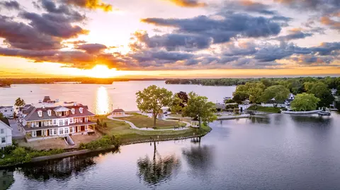 503 N N Lk #5, Oconomowoc, WI 53066