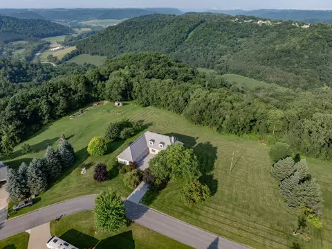 n1583 Meadow Ridge Road, Greenfield, WI 54601