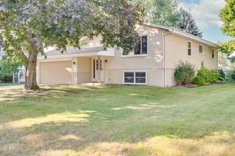 2630 Crestview Park, Racine, WI 53402