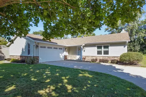 1261 Timber, Pewaukee, WI 53072