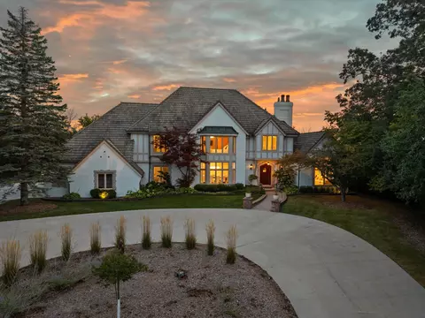 2751 W Deer Crk, River Hills, WI 53217