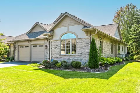 7575 W Heron Pond, Mequon, WI 53092