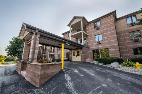 530 N Silverbrook #222, West Bend, WI 53090