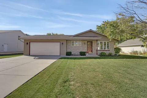 2969 W W Brg, Greenfield, WI 53221