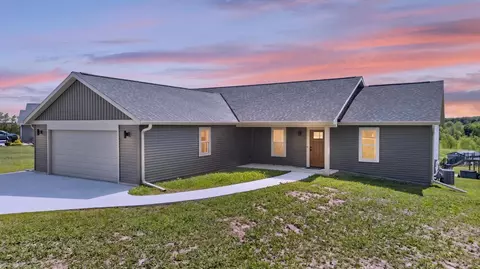 627 Bobolink, Cascade, WI 53011