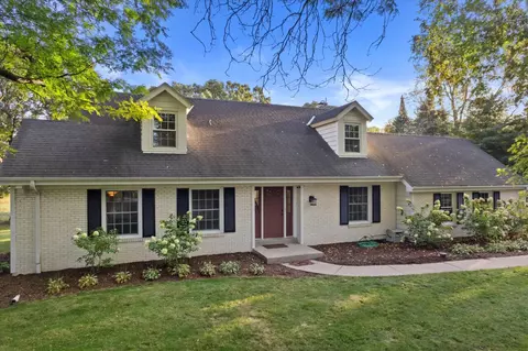 706 S Waterville Lk, Summit, WI 53066