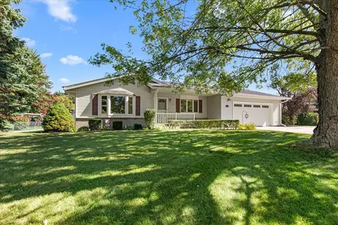 214 Crestview, Fredonia, WI 53021