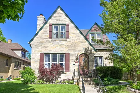 2708 N 68th, Milwaukee, WI 53210