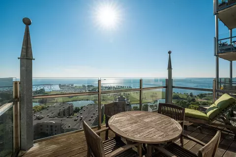1313 N Franklin #1505, Milwaukee, WI 53202