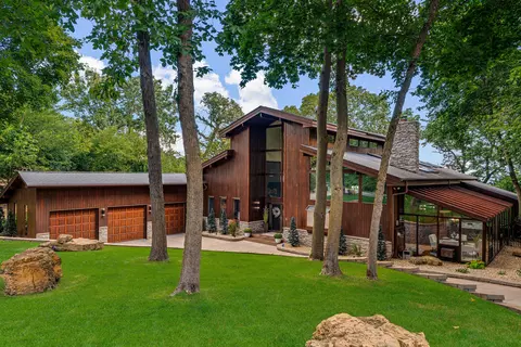 1555 Crescent Hls, La Crescent, MN 55947