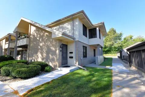 1591 S Carriage #12, New Berlin, WI 53151
