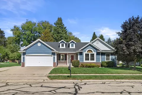 631 Summer Crk, Oconomowoc, WI 53066