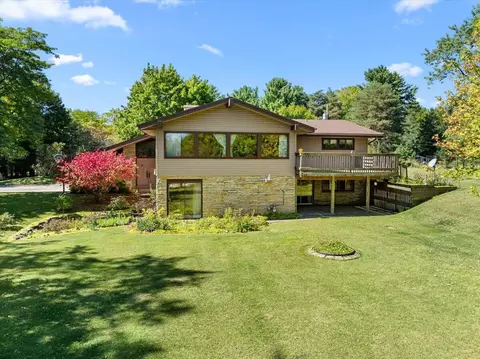 w336n877 Meadow, Delafield, WI 53018