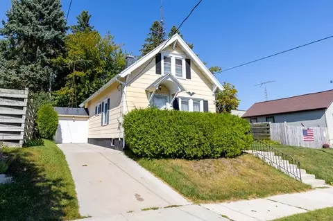 914 Green, Manitowoc, WI 54220