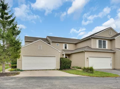 1400 Hunters Rdg #17, Genoa City, WI 53128