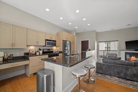 1828 E Greenwich, Milwaukee, WI 53211