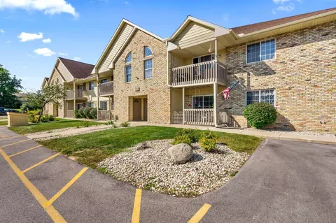 4821 Easy #8, Hartland, WI 53029