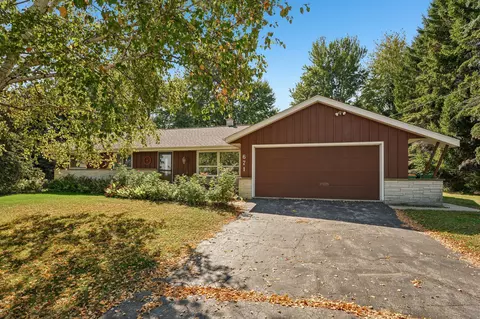671 W Dekora, Saukville, WI 53080