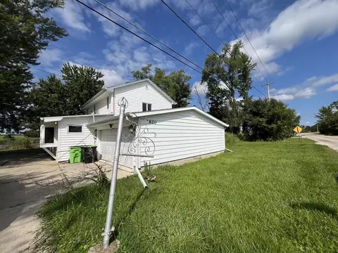 7820 Fox Riv, Waterford, WI 53185