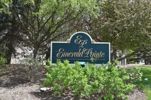 18525 Emerald, Brookfield, WI 53045
