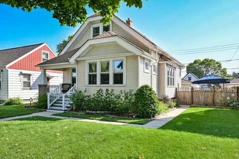 3912 S Troy, Saint Francis, WI 53235