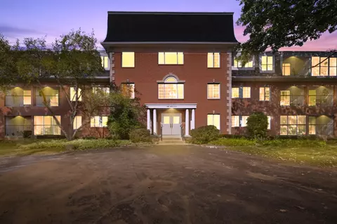 12990 W Bluemound #301, Elm Grove, WI 53122