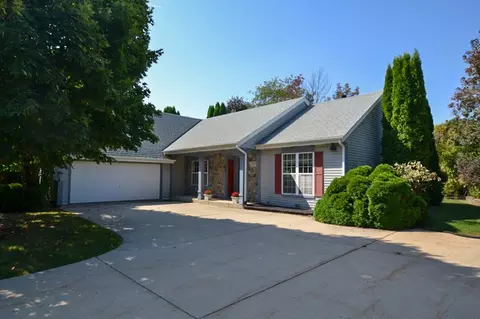 7117 W Woodbury, Franklin, WI 53132