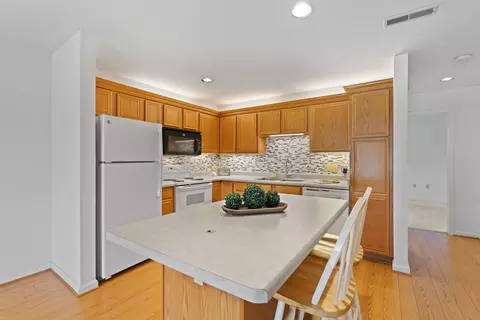 n16w26573 Tall Reeds #A, Pewaukee, WI 53072
