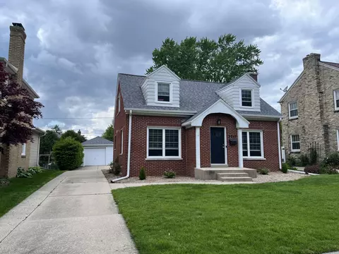 2517 N 82nd, Wauwatosa, WI 53213