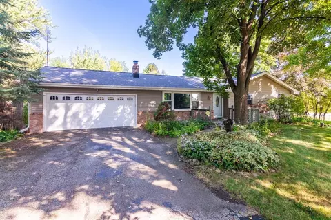 w106 Belleview Avenue, Oconomowoc, WI 53066