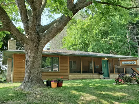 s1638 Wisconsin 35, Alma, WI 54610