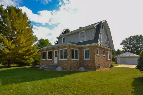 w265n2666 Meadowbrook, Pewaukee, WI 53072