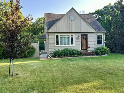 2207 W Grange, Milwaukee, WI 53221