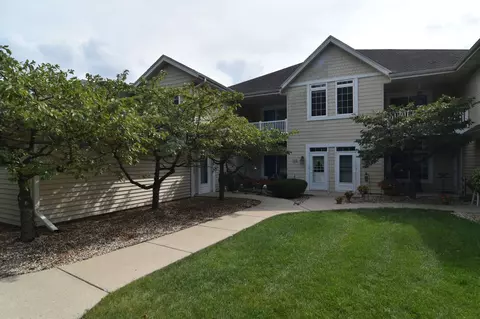 w398n6066 Autumn Woods, Oconomowoc, WI 53066