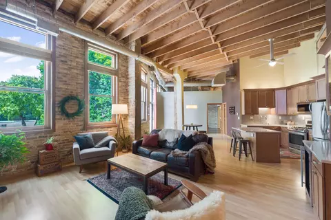 306 E Lincoln #8, Milwaukee, WI 53207