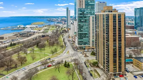 929 N Astor #404, Milwaukee, WI 53202