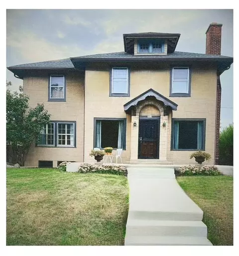 2067 S 82nd, West Allis, WI 53219