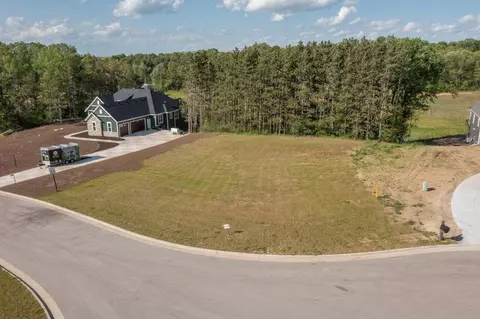 2040 Paradise Hls, Trenton, WI 53095