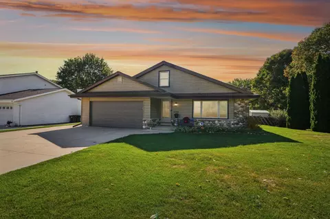 4013 S 106th, Greenfield, WI 53228