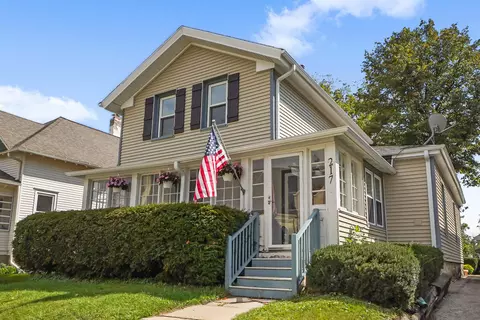 217 S Cross, Oconomowoc, WI 53066