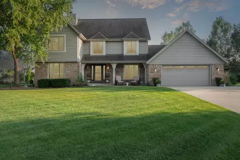 13675 W Maple Rdg, New Berlin, WI 53151