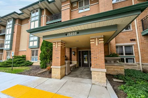 15295 W Library #203, New Berlin, WI 53151