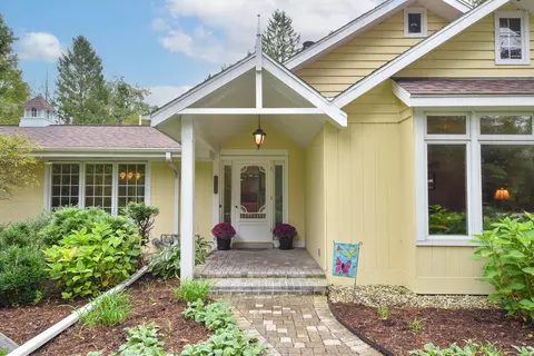 2032 Covered Brg, Cedarburg, WI 53012