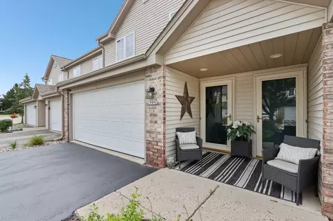 1909 Mallard Pointe, Waukesha, WI 53189
